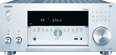 Onkyo TX-RZ820 sølvfarvet hjemmebiograf-forstærker, frontpanel, central display, kontrolknapper og -hjul, frontporte