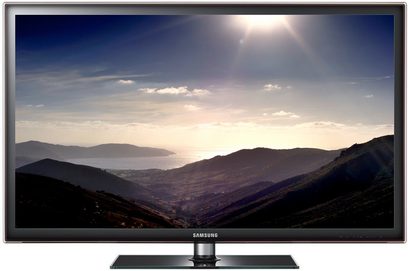 Samsung UE32D5700 TV-skærm, der viser et bjerglandskab ved solnedgang, set forfra på sort baggrund