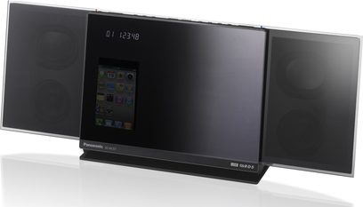Sort Panasonic SC-HC57 hi-fi-anlæg med LCD-skærm, der viser 01:12348, set forfra