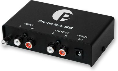 Preamplificatore phono Pro-Ject Phono Box MM nero con ingressi e uscite RCA rossi e bianchi, vista posteriore a tre quarti