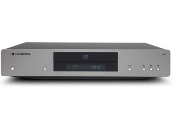 Cambridge Audio CXC V2 CD-spelare i antracitgrå med silverfärgad finish, frontvy, blå digital display, minimalistisk front