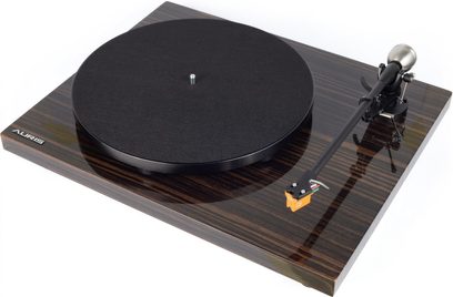 Giradischi Auris Audio Classica con finitura in legno scuro, piatto nero e braccio di lettura con testina arancione