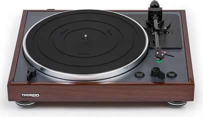 Giradischi Thorens TD 102 A in noce lucido, vista dall'alto, piatto nero, braccio di lettura, manopole e interruttore