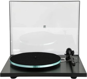 Platine de vinil hi-fi Planar 3 RS com célula Nd5, vista frontal, tampa transparente levantada, prato circular preto e braço à direita