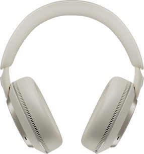 Açık bej renkli Bowers & Wilkins Px7 S3 kulaklık, plastik ve metal malzemeden, ön görünüş, oval kapalı kulaklıklar dokulu halkayla, uyumlu yastıklı başlık, alt kenarda tespit edilebilir USB-C portu
