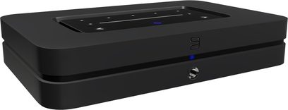 Lecteur audio réseau NODE noir 2025, vue en perspective, forme rectangulaire, coins arrondis, surface lisse, écran tactile