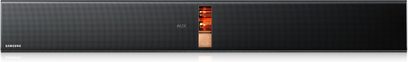 Samsung HW-F750 soundbar i sort, set forfra, med rødt LED-display i midten