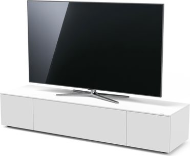 Bílý lakovaný TV stolek s černou plochou obrazovkou, dvěma zásuvkami a otevřenou přihrádkou na chromovaných kovových nohách
