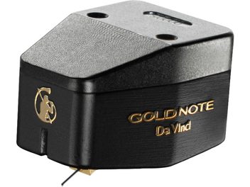 Gold Note Da Vinci skaņuplates atskaņotāja galviņa melnā un pelēkā krāsā, skatā no trim ceturtdaļām, ar zeltītu uzrakstu un redzamu dimantu
