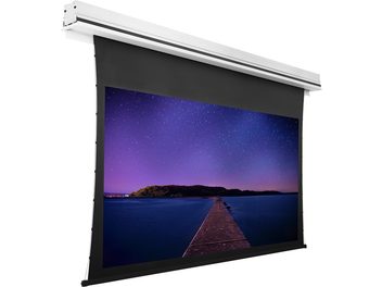 Tela motorizada Lumene Show place UHD 4K/8K 270 C tensionada platina, vista frontal, aberta, exibindo uma paisagem noturna com céu estrelado e cais sobre um lago