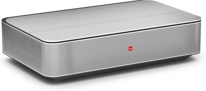 Projektor Leica Cine 1 I 120 stříbrnošedý, ploché obdélníkové šasi, přední strana s kovovou mřížkou