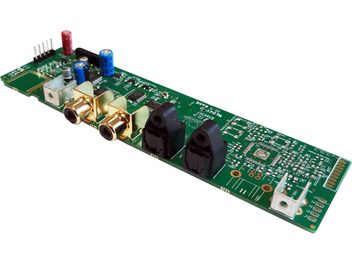 Placa eletrônica verde retangular com componentes soldados, conectores de áudio SPDIF RCA e de alimentação, para aparelhos hi-fi Atoll