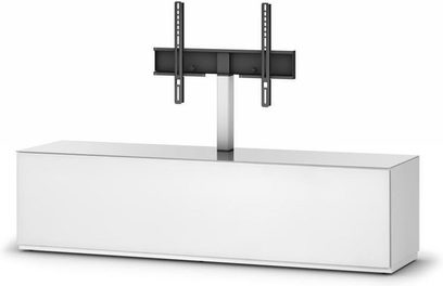 Lavt hvidt TV-møbel med integreret sort TV-stander, set forfra i perspektiv