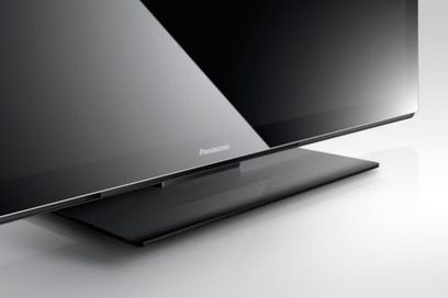 Panasonic TX-P55VT30E fladskærms-tv set fra siden, sort flad skærm, smal ramme, rektangulær sort base