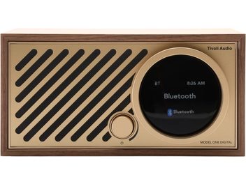 Ραδιόφωνο επιτραπέζιο Tivoli Model One Digital, σκελετός από καρυδιά, πρόσοψη σε χρυσό, στρογγυλή μαύρη οθόνη, διαγώνια γρίλια, κουμπί, όψη από μπροστά