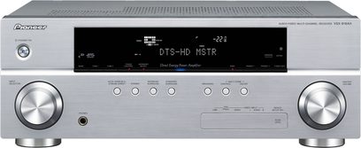 Pioneer VSX-919AH sølvfarvet hjemmebiografsforstærker, set forfra, blå skærm, knapper og stik på forsiden