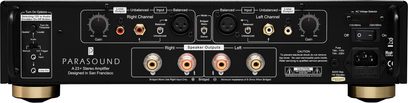 Parasound Halo A23+ sort stereforstærker, frontpanel med knapper, stik og lysende indikatorer, set forfra