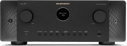 Marantz Cinema 60 fekete otthoni mozierősítő, előlről nézve, fekete homloklap gombokkal, kerékkel és középső kék kijelzővel