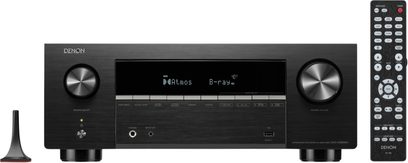 Denon AVR-X3900H hjemmebiograf-receiver i sort set forfra med stor central skærm, to drejeknapper og fjernbetjening