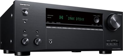 Domácí kino Onkyo TX-NR7100 v černé barvě, přední pohled s displejem, tlačítky, ovládacími kolečky a konektory