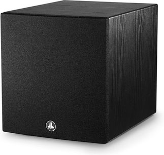 JL Audio Dominion D110 subwoofer i sort ask, kubisk form, mørkt træfinish, sort gitter på forsiden, sølvfarvet logo