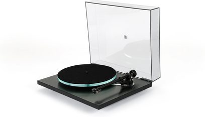 Platine de vinil hi-fi Rega Planar 3 RS com base retangular preta, prato de vidro transparente, braço de leitura preto, tampa transparente aberta