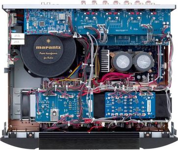 Marantz AV8802A-forstærker og MM8077 sort effektforstærker, indvendigt syn af de elektroniske kredsløb og komponenter