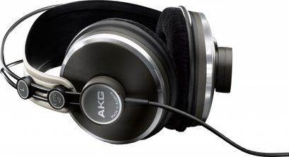 AKG K272HD åbne hovedtelefoner i sort og sølv, store runde ørekopper, polstret hovedbøjle, tykt kabel