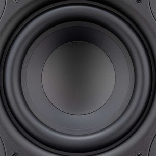 Fronten af Fluid Audio F8S højttaler, med en sort, koncentrisk, cirkulær membran i et mat, sort kabinet