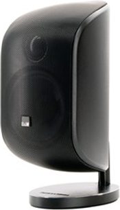 Kompaktní reproduktor Bowers & Wilkins MT-60D v černé barvě, pohled z profilu, zaoblený a lesklý tvar, stříbrná kruhová základna