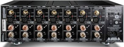 NAD M27 multikanal effektforstærker, frontvisning, 7 kanaler, knapper og stik på forsiden, LED-display