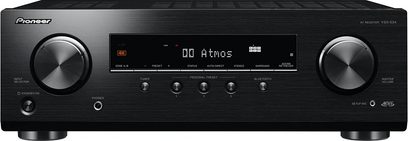Pioneer VSX-534 sort hjemmebiografsforstærker, set forfra, sort front med knapper, drejeknapper og blå display i midten