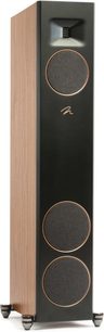 Cassa a colonna Motion F20 con pannello frontale nero, 3 griglie circolari, logo centrale, lati in legno chiaro, piedini neri