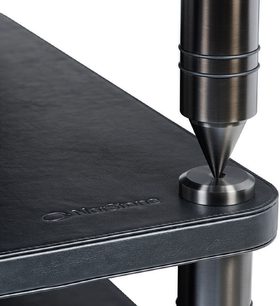 Norstone Design COMO III siyah ek raf, metal, üstünde logo kazınması bulunan yan yakın çekim görüntü