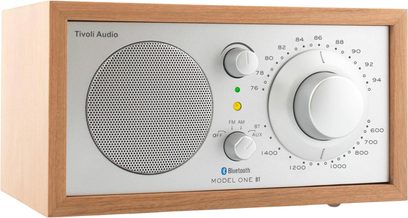Namizni radio Tivoli Model One BT, češnja srebrna, aluminijasta sprednja plošča z velikim okroglim gumbom in okroglim zvočnikom