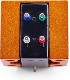 Tonabnehmer für Hi-Fi-Plattenspieler Vertere Acoustics Sabre aus orange eloxiertem Aluminium und schwarzem Kunststoff, Rückansicht in Großaufnahme mit vier Anschlussstiften in Blau, Grün, Weiß und Rot