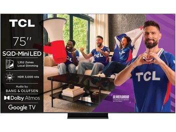 Plochý televizor TCL 75C7L 75 palců, propagační vizuál s fotbalisty v modrém dresu a technickými logy