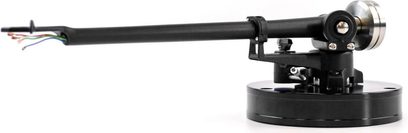 Sort Michell Engineering T8 tonearm set fra siden med metalmodvægt og afisolerede kabler