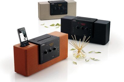 Yamaha TSX-140 sort, træ- og sortlakerede dockingstationer, LED-skærm, iPhone-dock, aromaterapi-diffuser, grønne blade