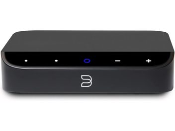 Netværksafspiller NODE NANO, set forfra, sort rektangulært kabinet, berøringsknapper på topanel, centreret logo