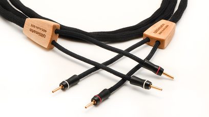 Ultimate Studio Nimed højttalerkabler 2x5m, indgraverede træ bananstik, sort flettet kabelkappe, nærbillede