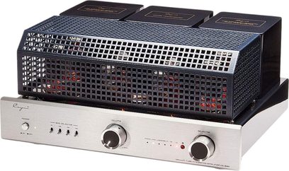 Amplificatore integrato stereo a valvole Cayin CS-88A KT88 argento, frontale in alluminio spazzolato con due grandi manopole metalliche e quattro leve, gabbia di protezione metallica nera traforata che copre le valvole e tre coperture nere dei trasformatori sulla parte superiore, vista di tre quarti anteriore