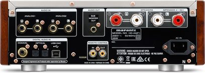 Marantz HD-AMP1 sort hi-fi stereforstærker, set forfra, med analoge og digitale lydtilslutninger, fjernbetjening og højttalere