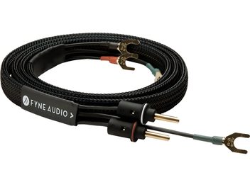 Černý pletený reproduktorový kabel Fyne Audio SC1, smotaný, s banánky a pozlacenými vidličkami na koncích