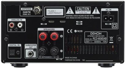 Denon D-M39 sort hi-fi-anlæg, set forfra, med audio-stik, knapper, højttalere, digitalt display og antenne