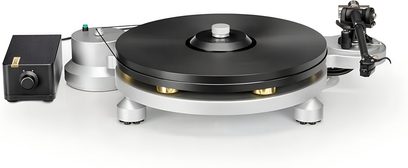 Michell Engineering REVOLV sidabrinis vinilinis patefonas, aliuminio korpusas, juodas diskas, tonarmis dešinėje, vaizdas iš trijų ketvirčių priekio
