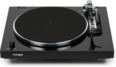 Gramofon Thorens TD103A v černém lesklém provedení, pohled shora, raménko s osazenou přenoskou, matně černý talíř