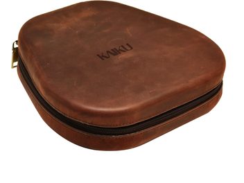 Brun Kaiku Leather Case-transportæske til hovedtelefoner, set ovenfra, med lynlåslukning og præget logo