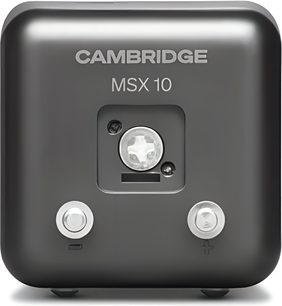 Kompakti Cambridge Audio MSX 10 musta hi-fi-kaiutin, takaa kuvattuna valkoisilla liitinrimoilla ja keskikiinnityksellä