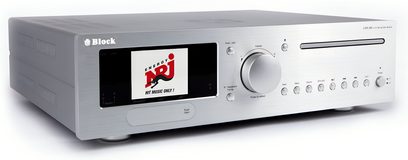 Visos vienetų hi-fi sistema Block CVR-200 sidabrinė, šepetinė aliuminio apdaila, ekranas, ratukas, CD įdėjimo plyšys, trijų ketvirčių vaizdas